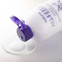 Sữa Dưỡng Da Naturie Skin Conditioning Milk Chiết Xuất Ý Dĩ 230ml