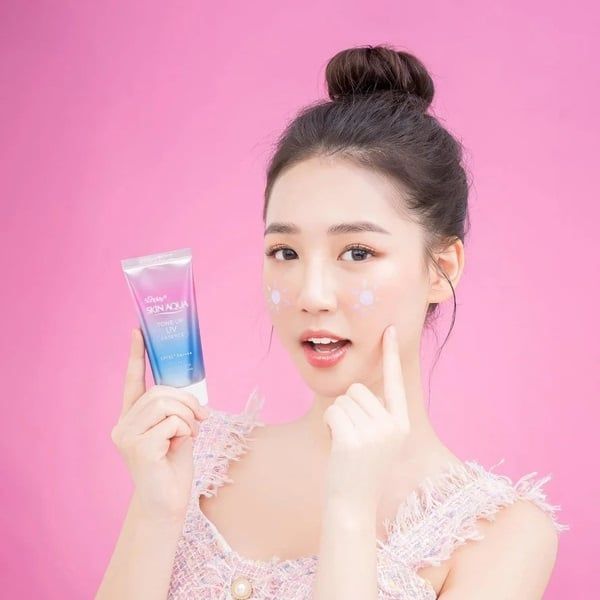 Tinh Chất Chống Nắng Sunplay Skin Aqua Tone Up UV Essence Lavender SPF50+ 50g