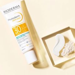 Chống nắng dành cho da mụn Bioderma Photoderm Akn Mat Spf30 - 40ml