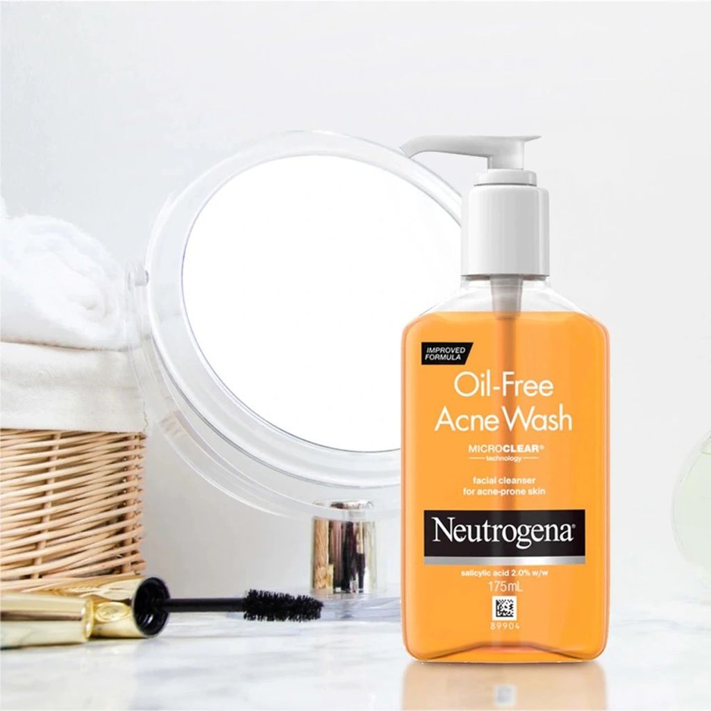 Sữa rửa mặt cho da dầu mụn Neutrogena Oil Free Acne Wash