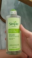 Nước hoa hồng Simple Kind to Skin Soothing Facial Toner 200ml