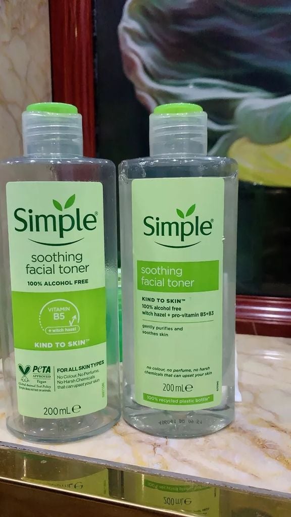 Nước hoa hồng Simple Kind to Skin Soothing Facial Toner 200ml