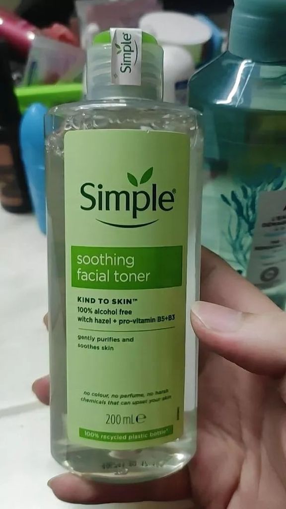 Nước hoa hồng Simple Kind to Skin Soothing Facial Toner 200ml