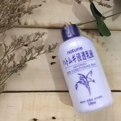 Sữa Dưỡng Da Naturie Skin Conditioning Milk Chiết Xuất Ý Dĩ 230ml