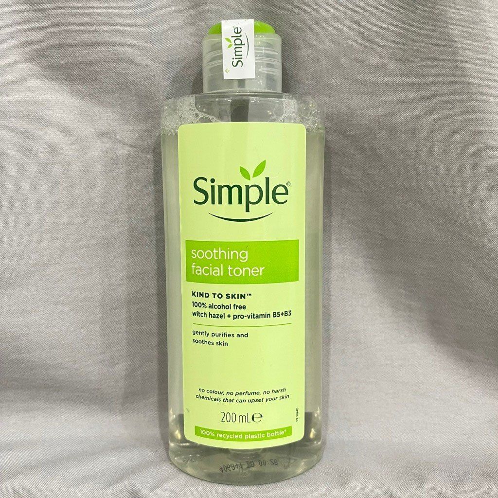 Nước hoa hồng Simple Kind to Skin Soothing Facial Toner 200ml