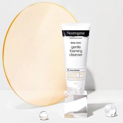 Sữa Rửa Mặt Neutrogena Làm Sạch & Kiểm Soát Nhờn Deep Clean Foaming Cleanser
