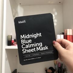 Mặt nạ Klairs Midnight Blue Calming Sheet Mask phục hồi và dưỡng ẩm.