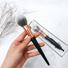 Cọ Phủ Phấn & Má Hồng Đầu Tròn Vacosi M27