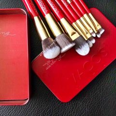 Bộ cọ trang điểm hộp sắt 8 cây Collection Vacosi Makeup House BC12