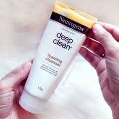 Sữa Rửa Mặt Neutrogena Làm Sạch & Kiểm Soát Nhờn Deep Clean Foaming Cleanser