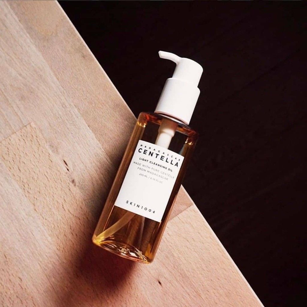 Dầu tẩy trang chiết xuất rau má Skin1004 madagascar centella light 200ml