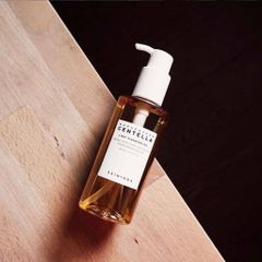 Dầu tẩy trang chiết xuất rau má Skin1004 madagascar centella light 200ml