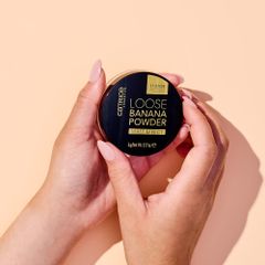 PHẤN PHỦ CATRICE LOOSE BANANA POWDER LÊN TONE TỰ NHIÊN