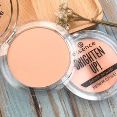 Phấn phủ kiềm dầu làm mịn da Essence Banana Powder