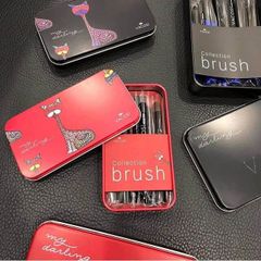 Bộ cọ trang điểm hộp sắt 8 cây Collection Vacosi Makeup House BC12