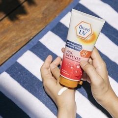 Serum Chống Nắng Dưỡng Thể – Dưỡng Ẩm Bioré Anti Pollution Body Care Serum Extra Moist