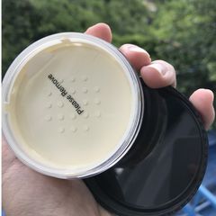 PHẤN PHỦ CATRICE LOOSE BANANA POWDER LÊN TONE TỰ NHIÊN