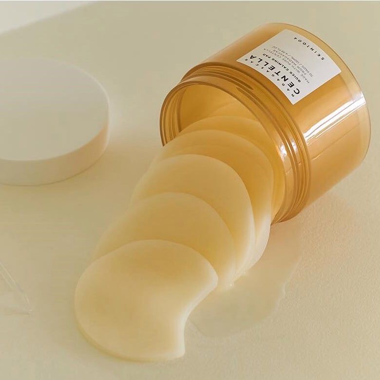 Mặt nạ miếng SKIN1004 Madagascar Centella Quick Calming Pad giúp làm dịu và cấp ẩm cho da 70pcs