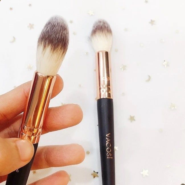 VACOSI TAPERED HIGHLIGHTER BRUSH M26 CỌ HIGHLIGHT