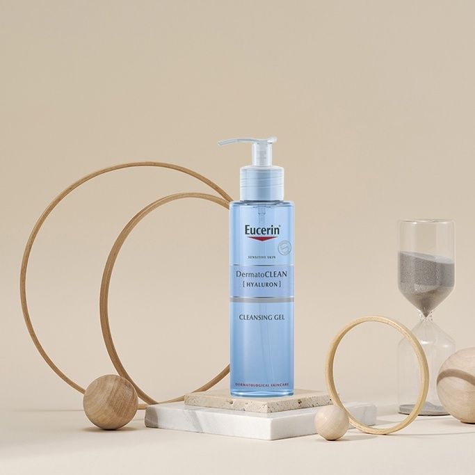 Gel Rửa Mặt Eucerin Dermato Clean Hyaluron Dành Cho Da Nhạy Cảm 200ml
