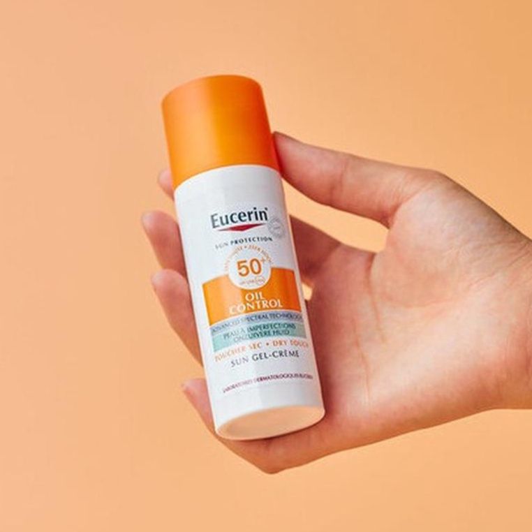 Kem Chống Nắng Kiểm Soát Nhờn Eucerin Sun Gel Cream Acne Oil Control SPF 50+ PA+++ 50ml
