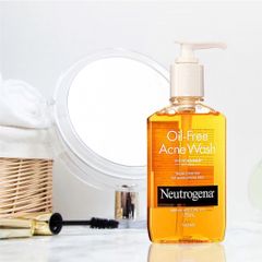 Sữa rửa mặt cho da dầu mụn Neutrogena Oil Free Acne Wash