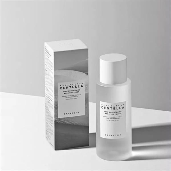 Nước Hoa Hồng Skin1004 Madagascar Centella Tone Brightening Boosting Toner 210ml