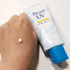 Tinh Chất Chống Nắng Biore Aqua Rich Light Up Essence 70g