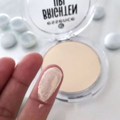 Phấn phủ kiềm dầu làm mịn da Essence Banana Powder
