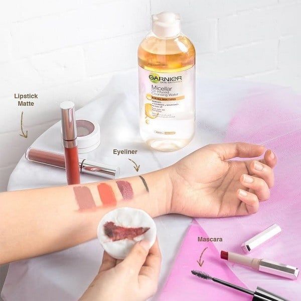 Nước Tẩy Trang Garnier Skin Naturals Micellar Oil-Infused Cleansing Water