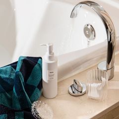 Gel rửa mặt Huxley Cleansing Gel 200ml