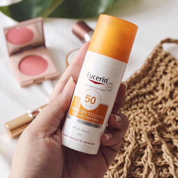 Kem Chống Nắng Kiểm Soát Nhờn Eucerin Sun Gel Cream Acne Oil Control SPF 50+ PA+++ 50ml