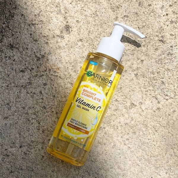 Sữa Rửa Mặt 3 Trong 1 Giảm Mụn, Dưỡng Sáng Da Garnier Bright Complete 3-in-1