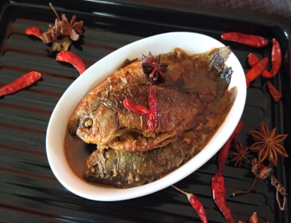 Cá diếc kho cay thơm
