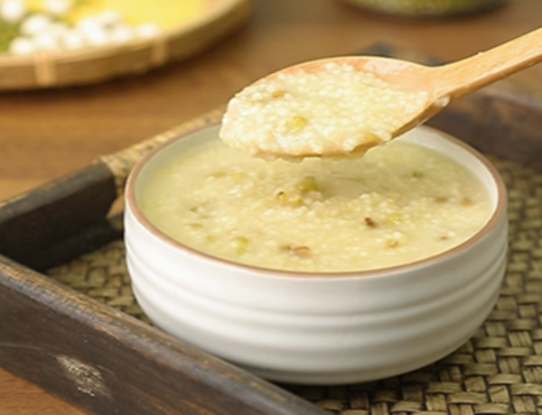 Cháo đậu xanh, hạt sen và ngũ cốc