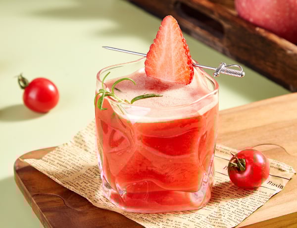 Nước ép cà rốt, táo và cà chua