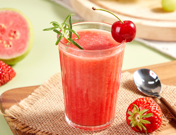 Nước ép dâu tây ổi