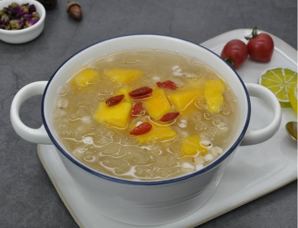 Canh xoài ý dĩ nấm tuyết