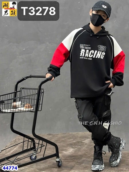 Hoodie đen tay đỏ