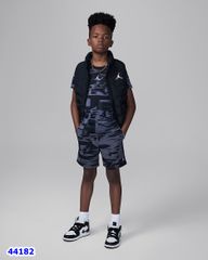 Quần short Jordan rằn đen