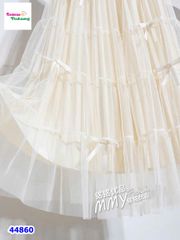 Chân váy trắng đính nơ