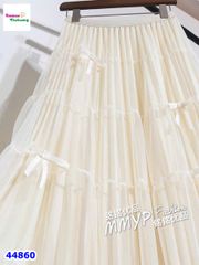 Chân váy trắng đính nơ