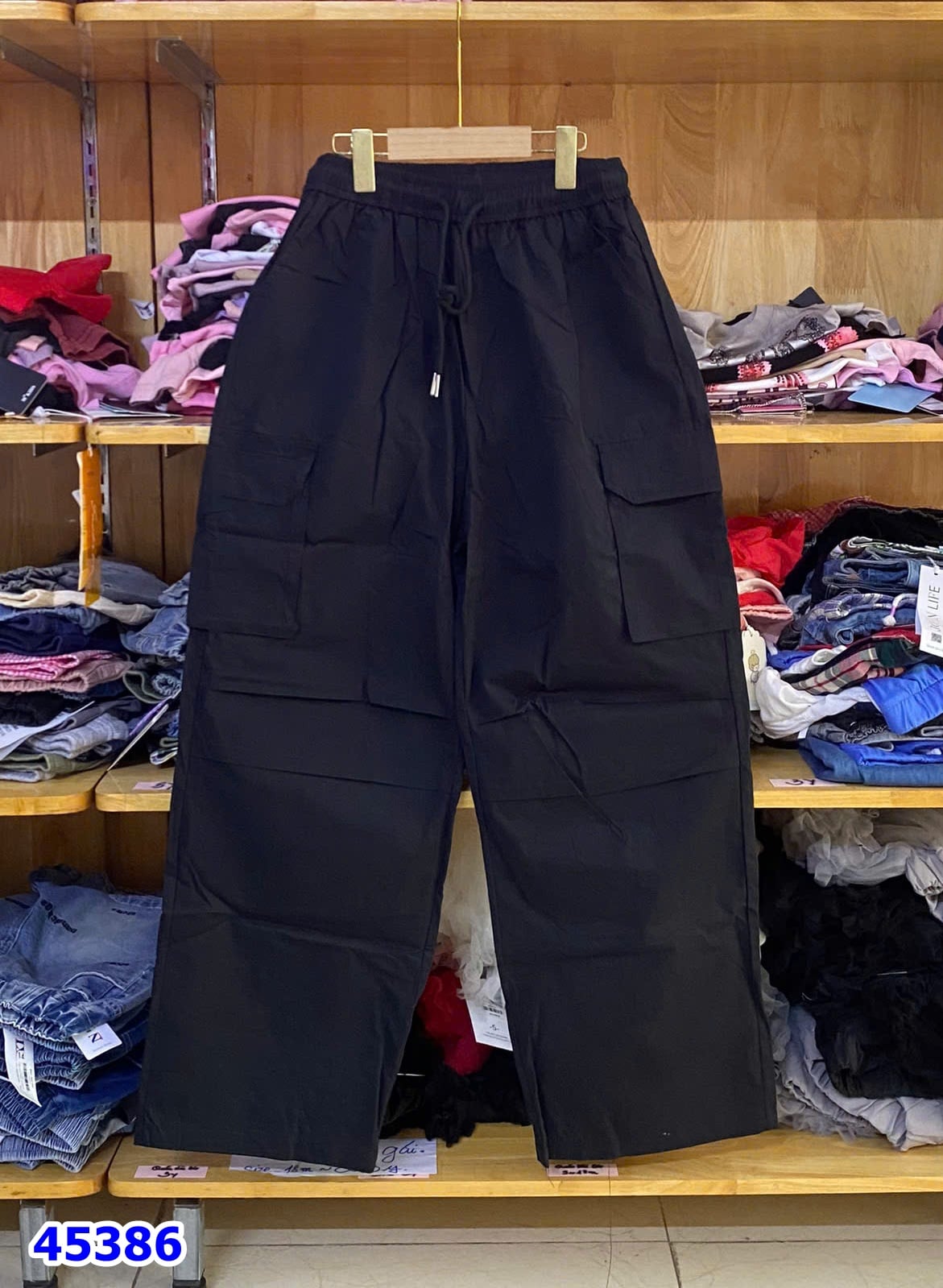 Quần túi hộp đen