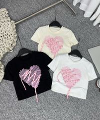 Áo đen trái tim hồng