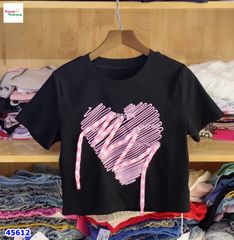 Áo đen trái tim hồng