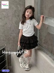 Set áo thun nhũ trắng, chân váy đen tầng