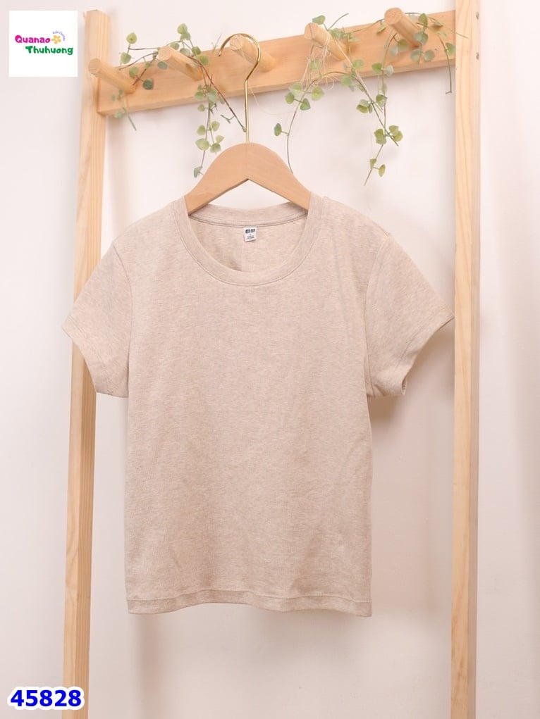 Áo Croptop Uniqlo kem