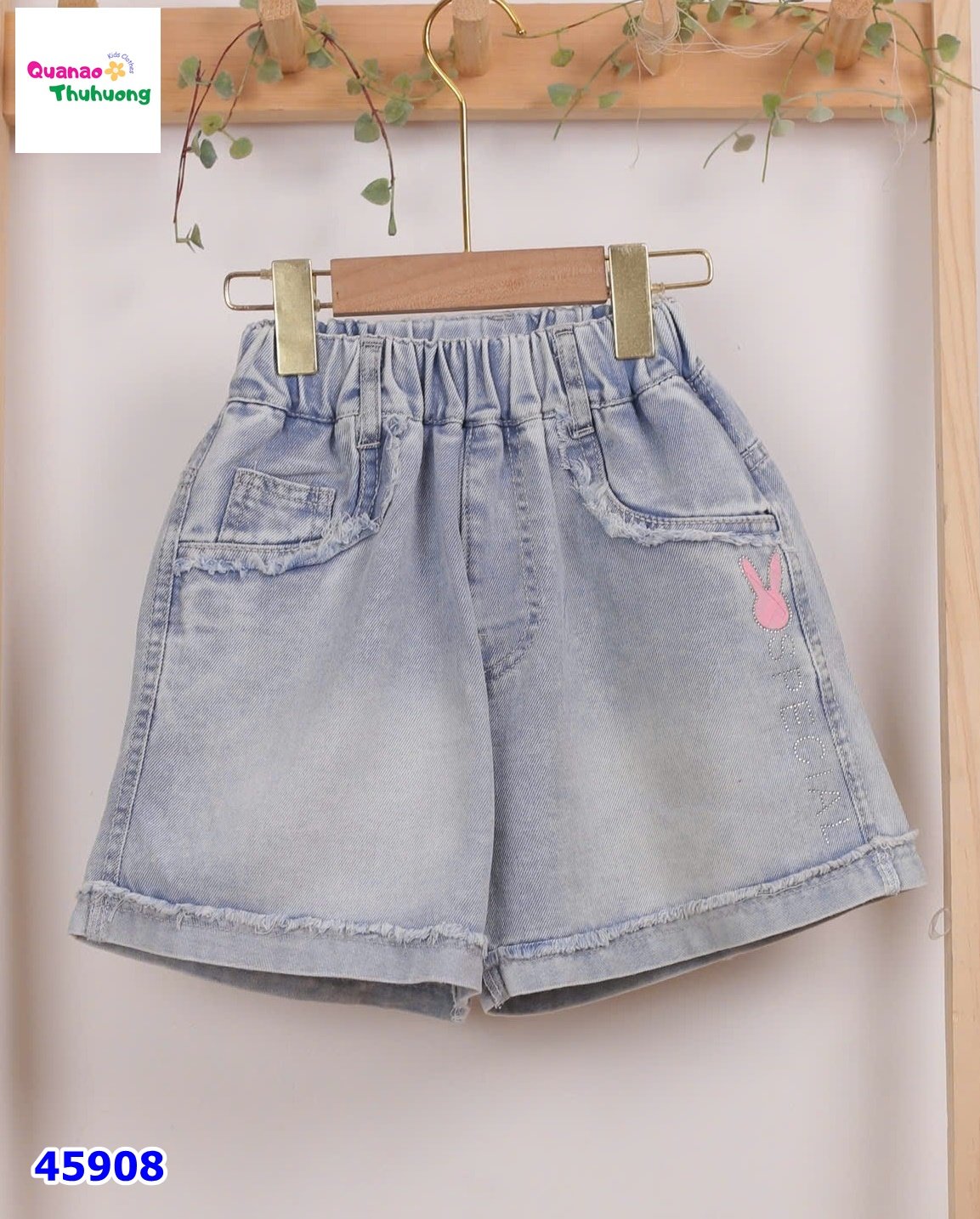 Quần short jean xanh thêu thỏ