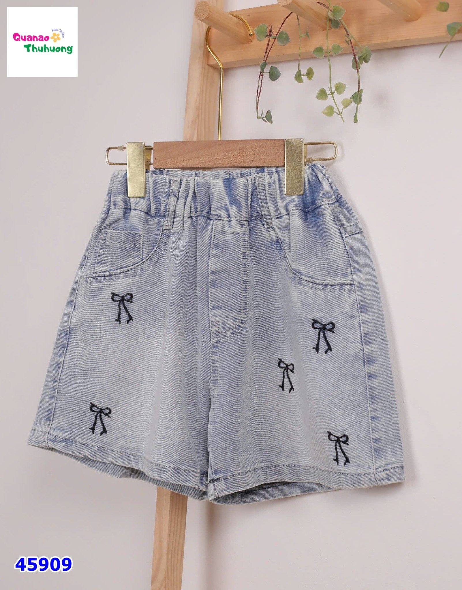 Quần short jean xanh thêu nơ