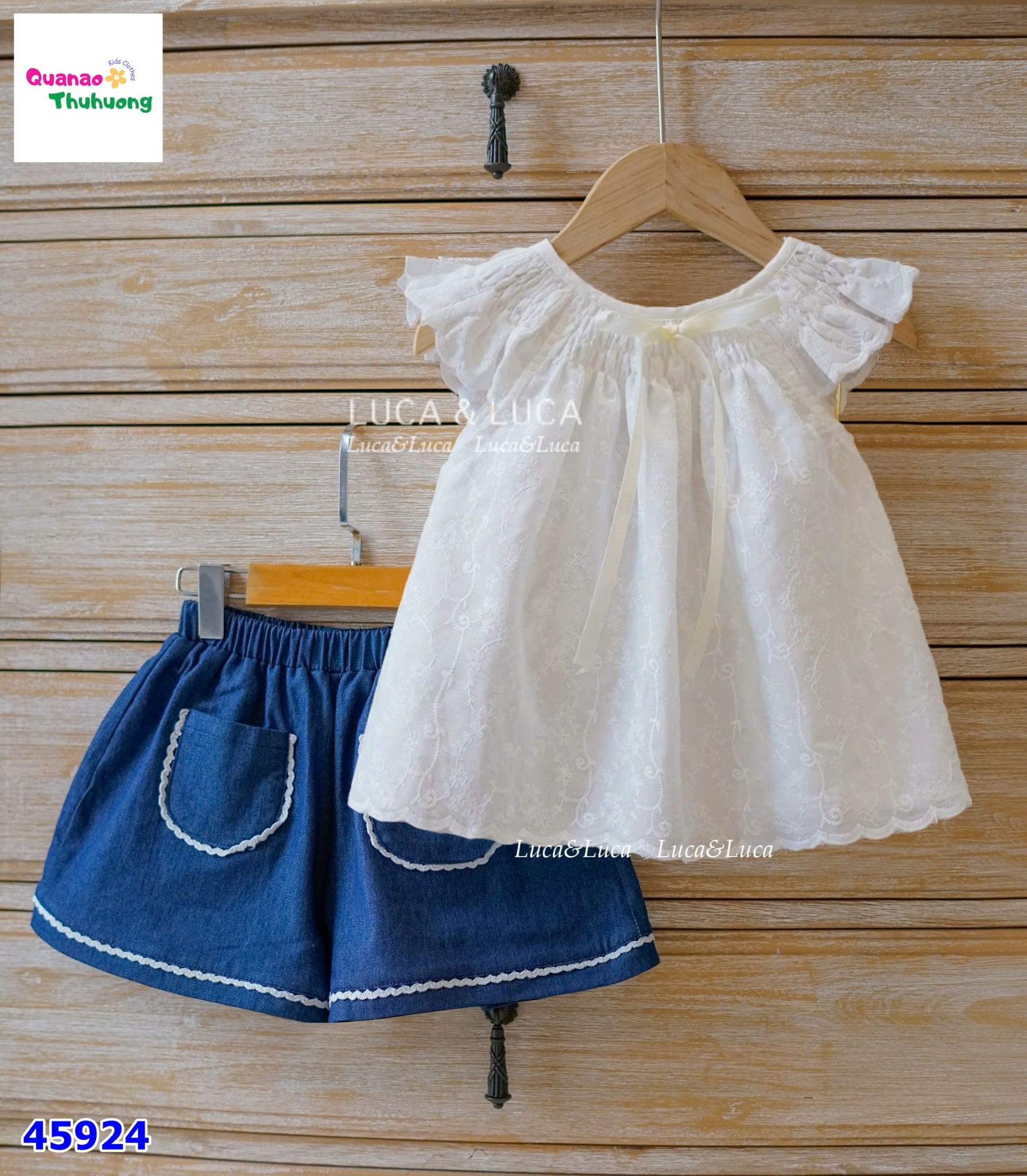 Set Luca trắng đính nơ, quần short jean